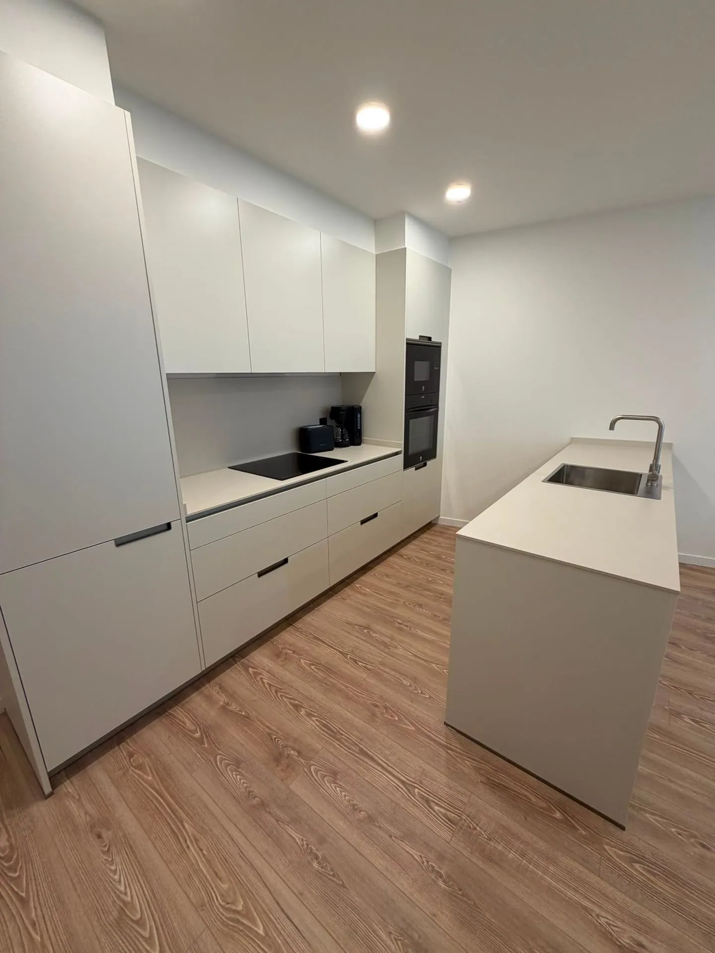 Detalle de la cocina — placa y horno