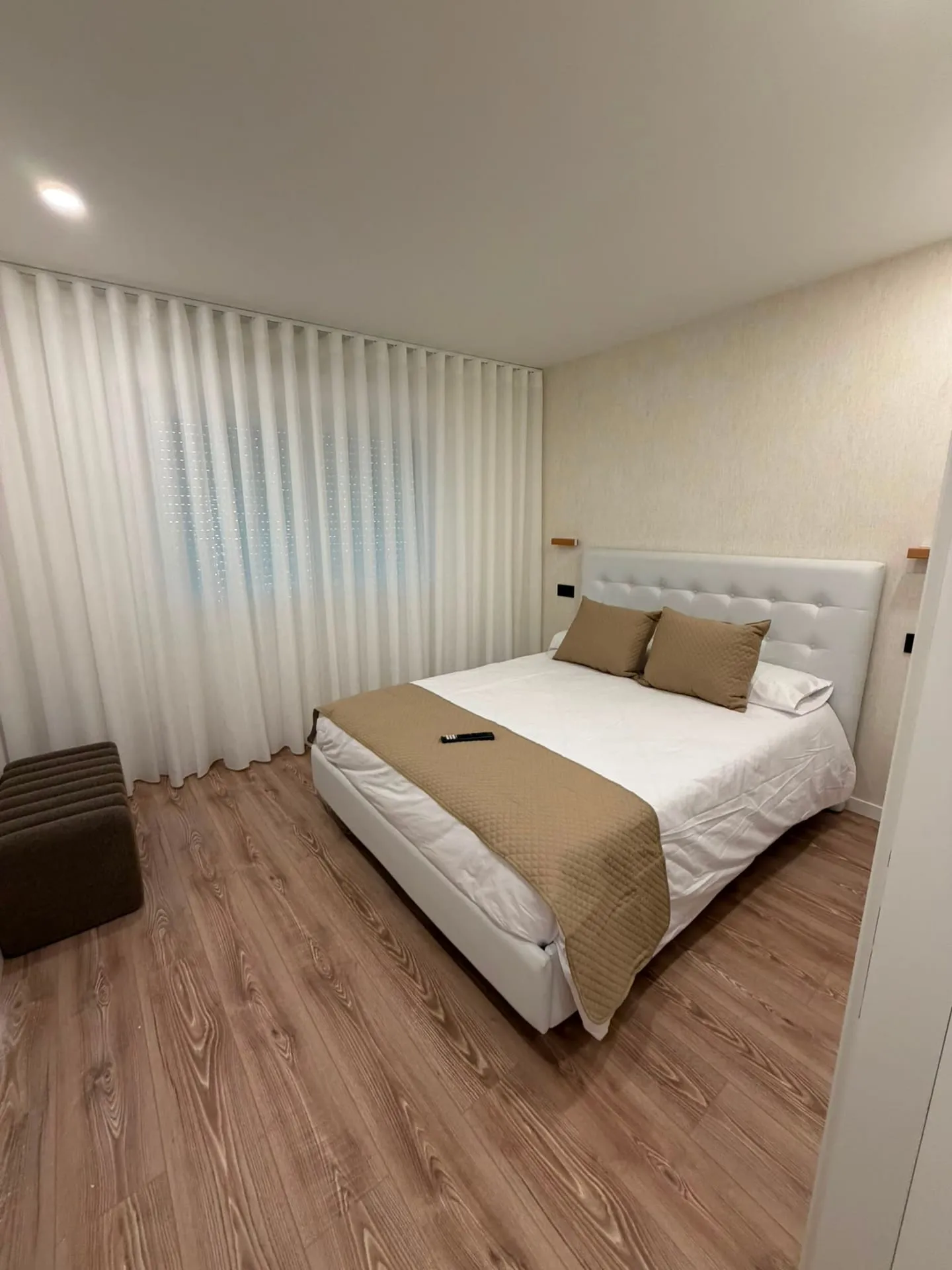 Habitación principal con cama de matrimonio