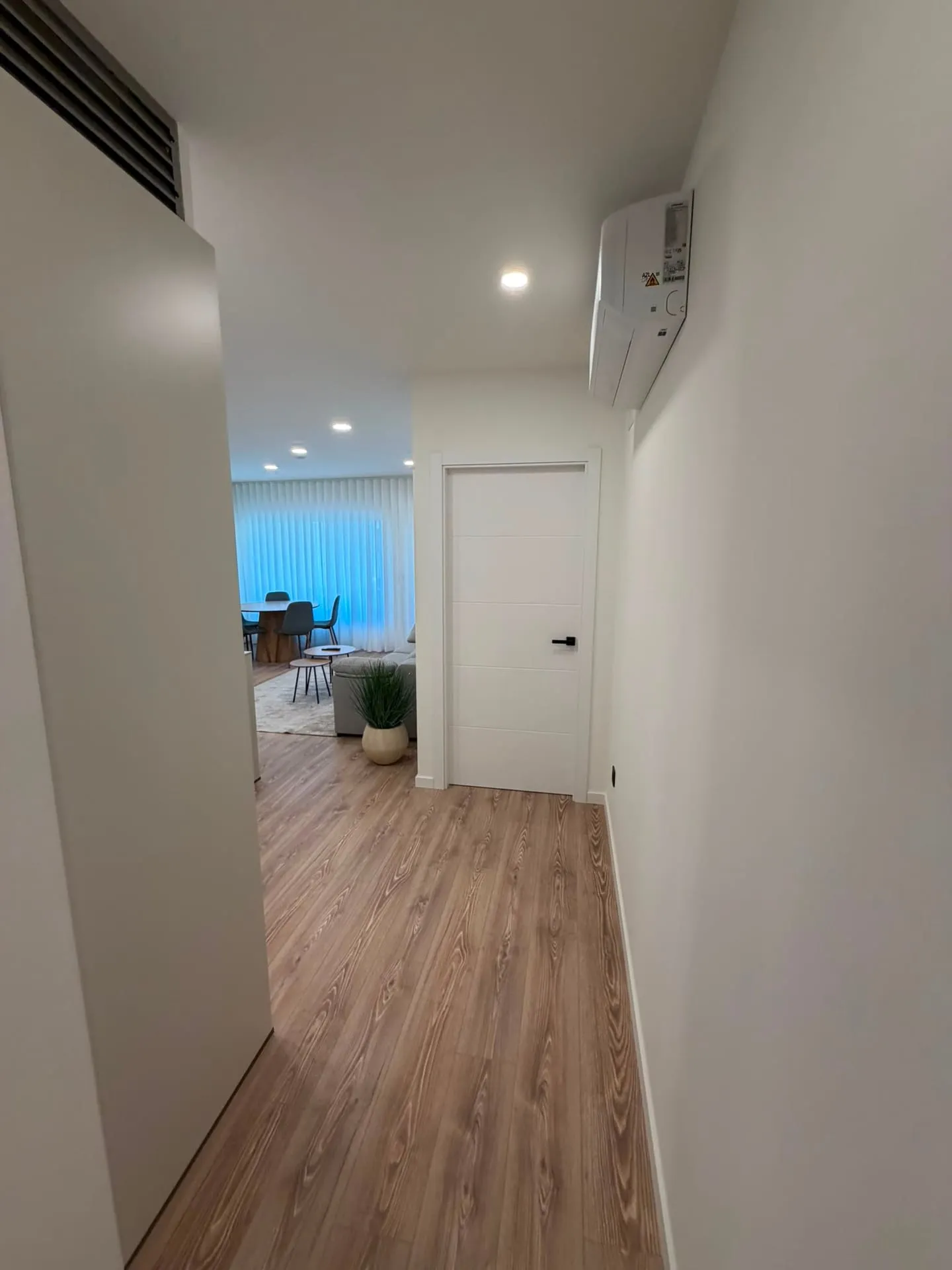 Pasillo con aire acondicionado